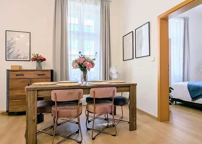New Town 2 Bdr, Free Coffee Apartamento *